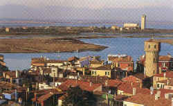 Scorcio di Burano. Sul fondo: Torcello.